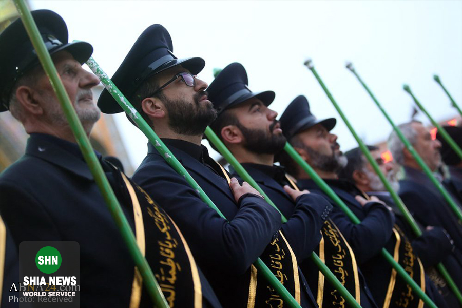 آیین جاروکشی حرم مطهر کریمه اهل&zwnj;بیت(سلام الله علیها) با حضور خادمان اعتاب مقدس