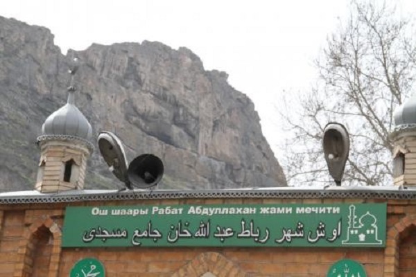 مسجدی در دامنه کوه در قرقیزستان مسجدی در دامنه کوه در قرقیزستان