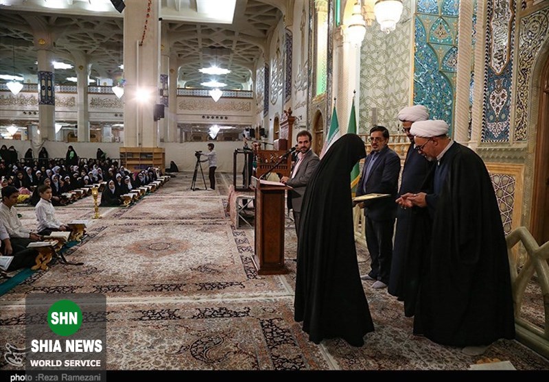 محفل انس با قرآن دانشآموزی در حرم حضرت معصومه(س) محفل انس با قرآن دانشآموزی در حرم حضرت معصومه(س)