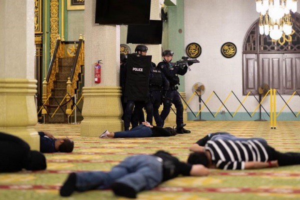 مانور ضد تروریسم در مسجد سلطان سنگاپور