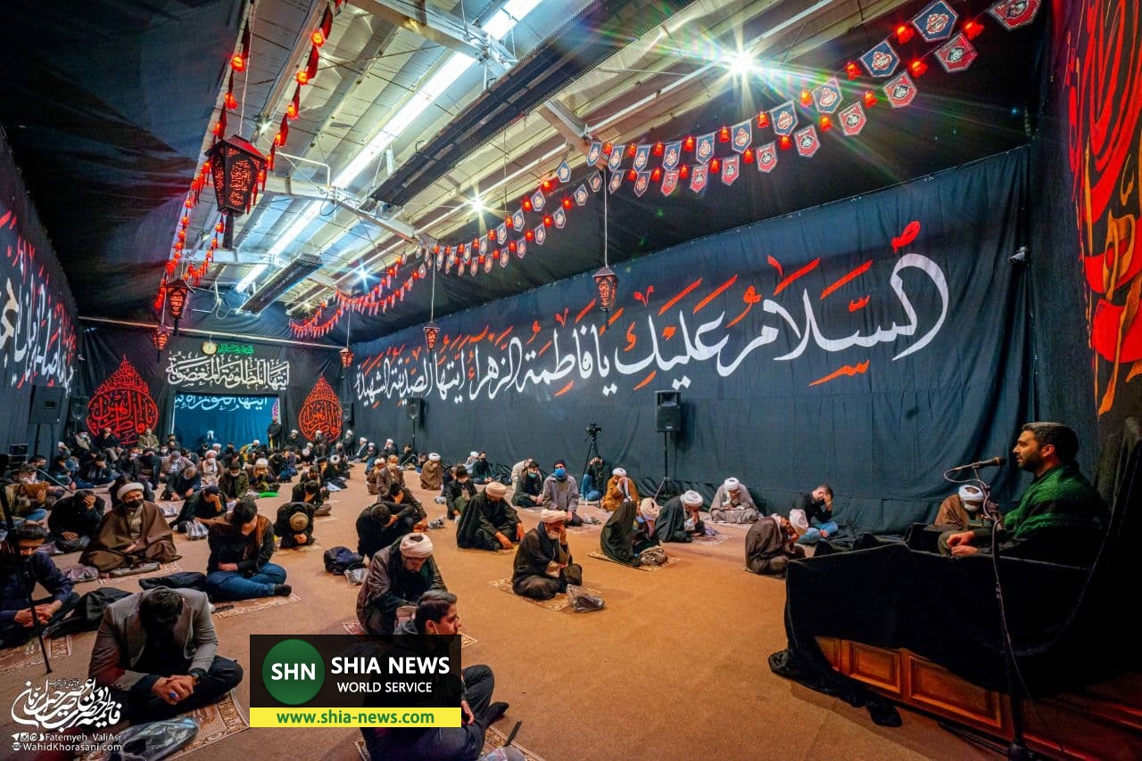 تصاویری از مجلس عزاداری شهادت حضرت زهرا(س) در دفتر آیت الله وحید خراسانی تصاویری از مجلس عزاداری شهادت حضرت زهرا(س) در دفتر آیت الله وحید خراسانی