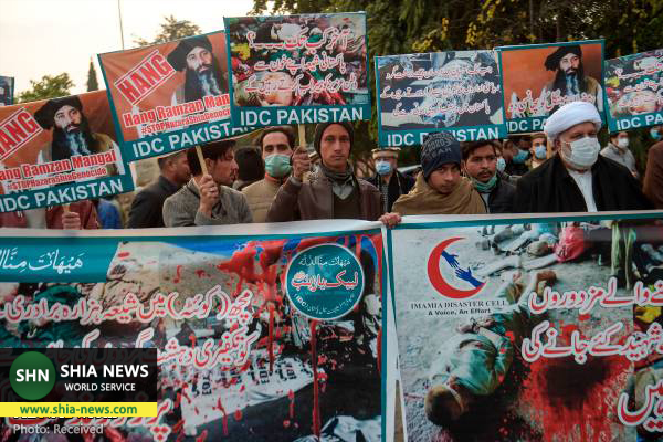 سوگواری و اعتراض شیعیان هزاره در کنار تابوت ۱۱ معدنچی