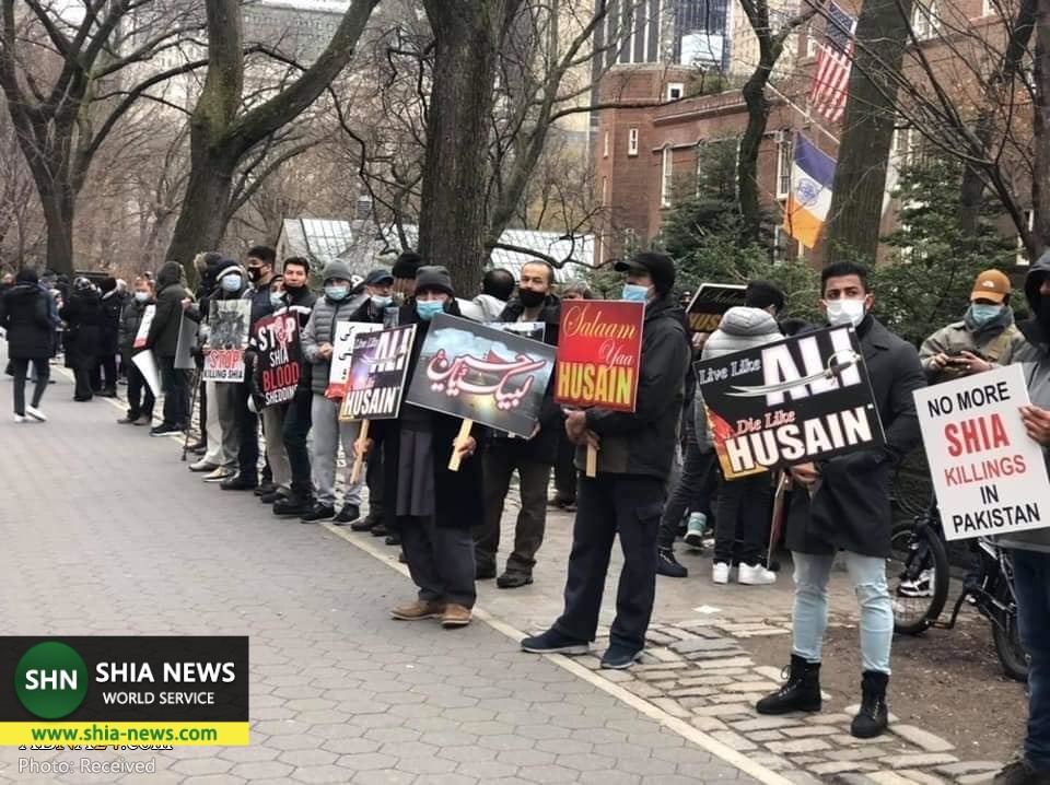 تجمع مقابل کنسولگری پاکستان در نیویورک در اعتراض به کشتار شیعیان