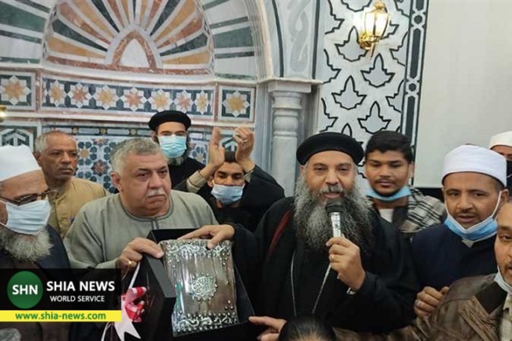 هدیه هیئت مسیحی در مراسم بازگشایی مسجد مصر+ تصاویر