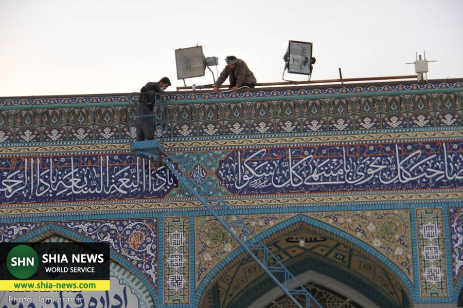 عکس خبری/ آغاز چراغانی مسجد مقدس جمکران در آستانه ماه شعبان