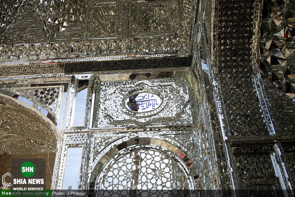 تصاویری از آینه&zwnj;کاری و کاشی&zwnj;کاری حرم مطهر حضرت فاطمه معصومه(س)