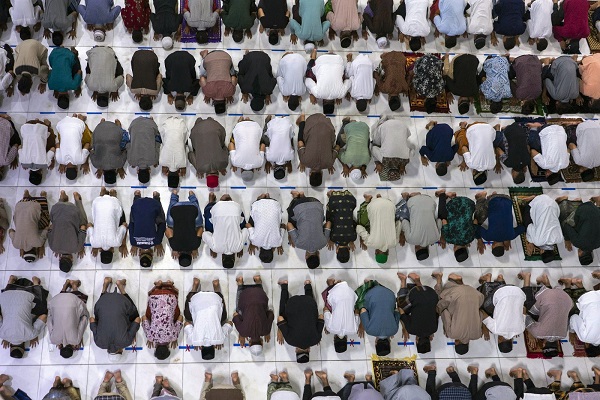 تصاویری از حال و هوای مسلمانان جهان همزمان با آغاز ماه رمضان