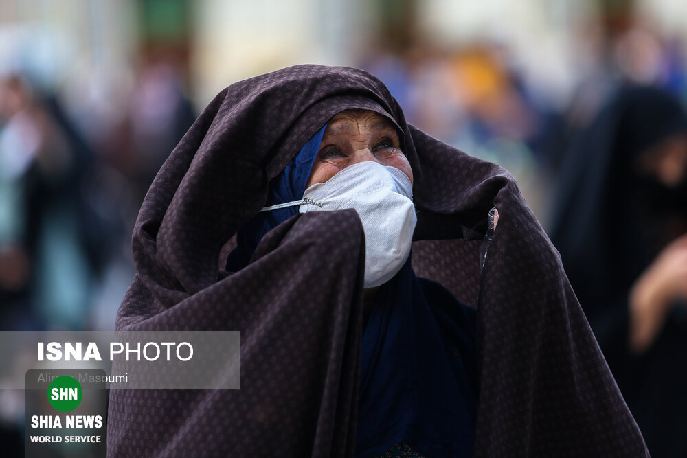 زیارت با رعایت پروتکل&zwnj;های بهداشتی در حرم مطهر رضوی