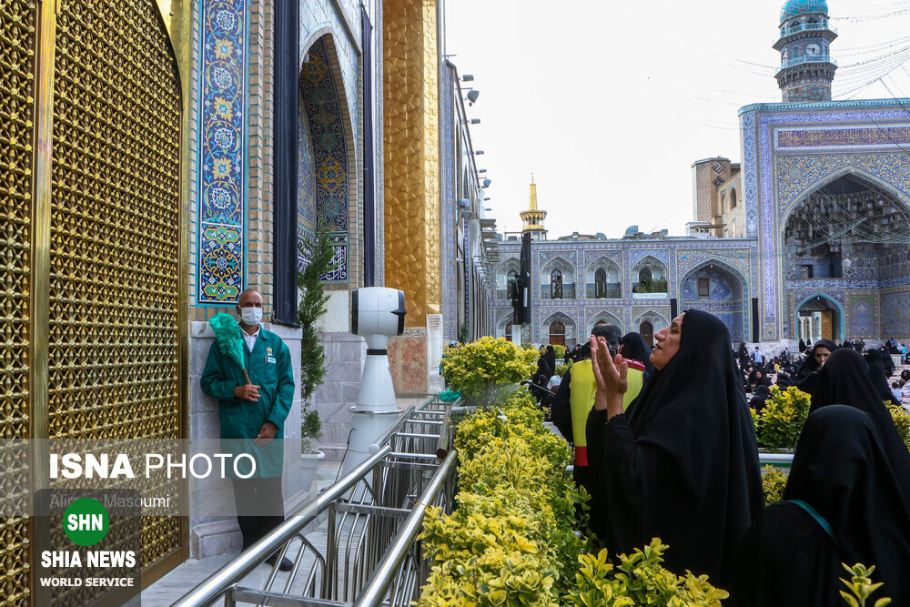 زیارت با رعایت پروتکل&zwnj;های بهداشتی در حرم مطهر رضوی