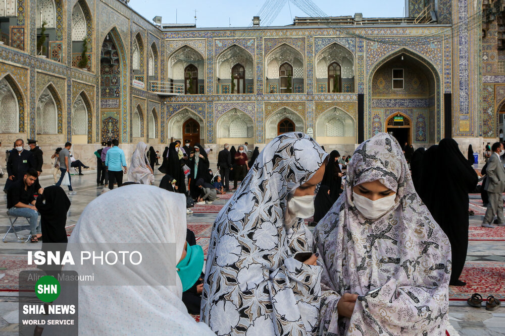 زیارت با رعایت پروتکل&zwnj;های بهداشتی در حرم مطهر رضوی
