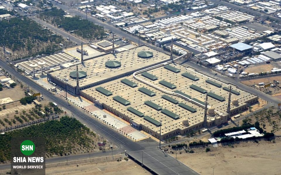 مسجد نمره جلوه گر صحنه معنوی زائران در روز عرفه مسجد نمره جلوه گر صحنه معنوی زائران در روز عرفه