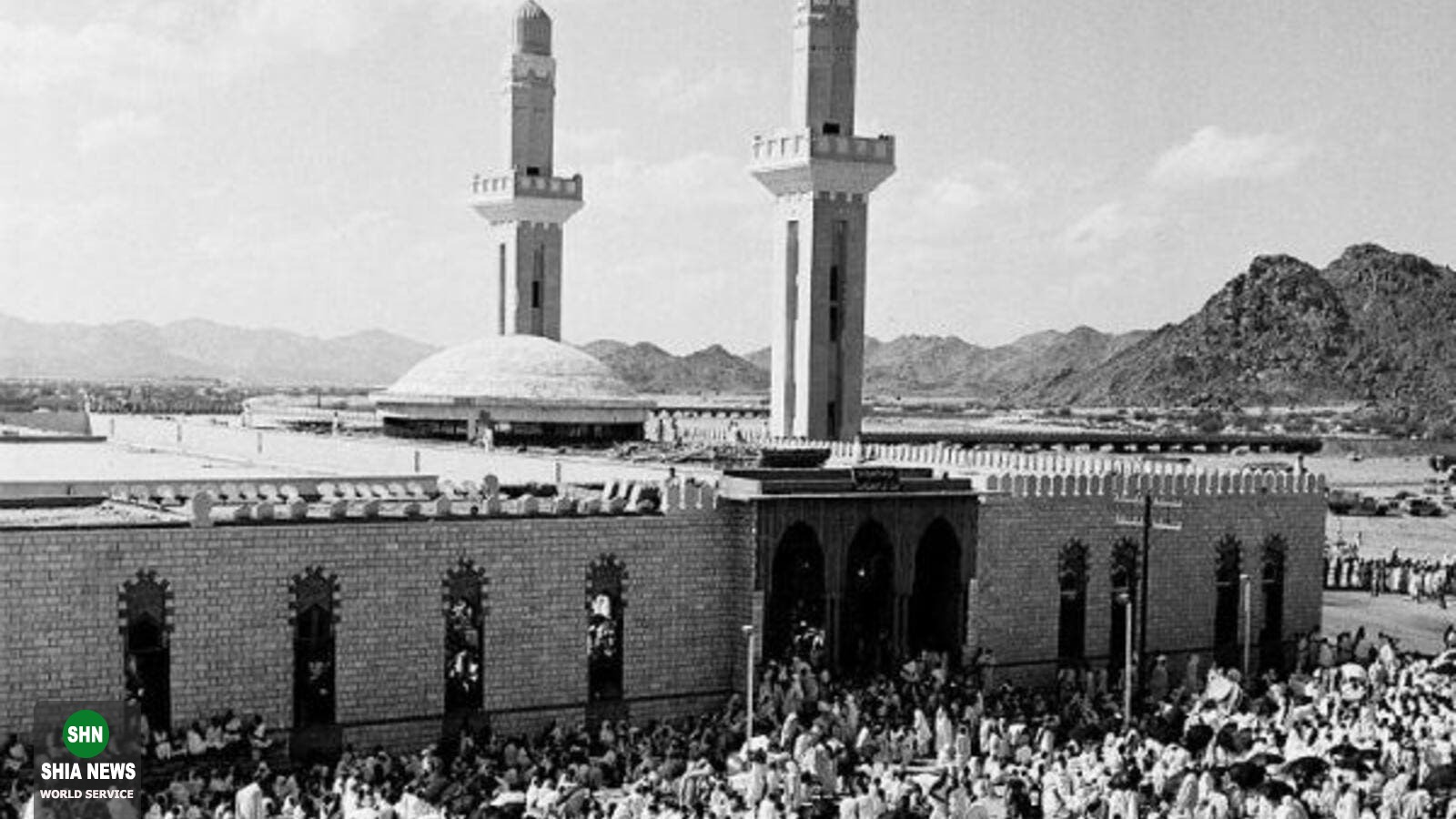 مسجد نمره جلوه گر صحنه معنوی زائران در روز عرفه مسجد نمره جلوه گر صحنه معنوی زائران در روز عرفه
