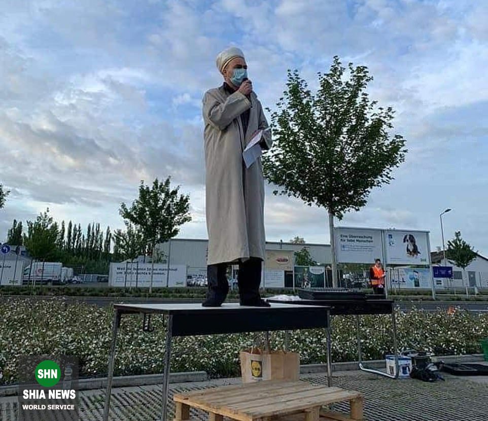 اجازه ایکیا به مسلمانان برای استفاده از پارکینگ برای ادای نماز اجازه ایکیا به مسلمانان برای استفاده از پارکینگ برای ادای نماز