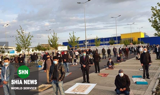 اجازه ایکیا به مسلمانان برای استفاده از پارکینگ برای ادای نماز اجازه ایکیا به مسلمانان برای استفاده از پارکینگ برای ادای نماز