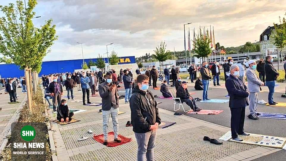 اجازه ایکیا به مسلمانان برای استفاده از پارکینگ برای ادای نماز اجازه ایکیا به مسلمانان برای استفاده از پارکینگ برای ادای نماز