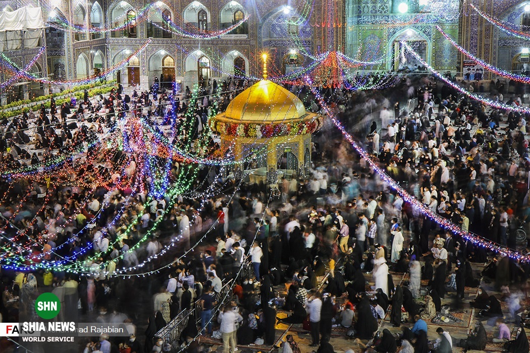 تصاویر دیدنی عکاسان از حرم مطهر رضوی در شب میلاد امام رضا(ع) تصاویر دیدنی عکاسان از حرم مطهر رضوی در شب میلاد امام رضا(ع)