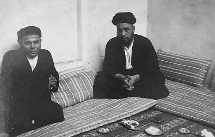 عکس قدیمی از شهید سید محمد باقر صدر در کنار برادرش