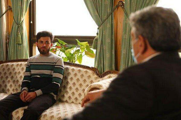 دستفروش قهرمان آتش نشان می شود دستفروش قهرمان آتش نشان می شود