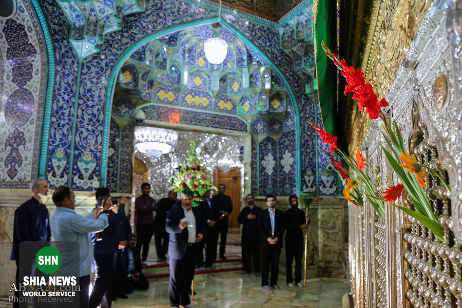 گل آرایی ضریح حضرت معصومه(س)