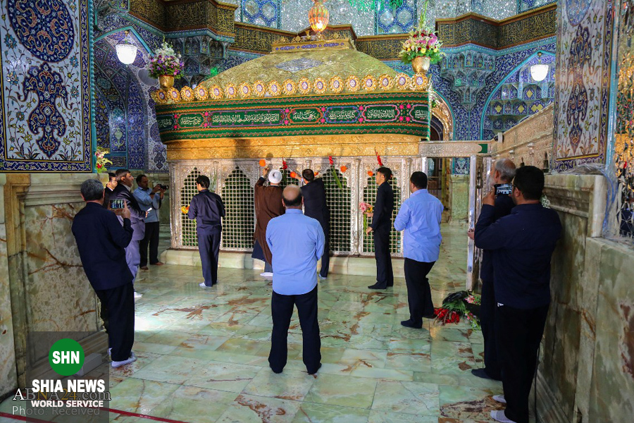 گل آرایی ضریح حضرت معصومه(س)