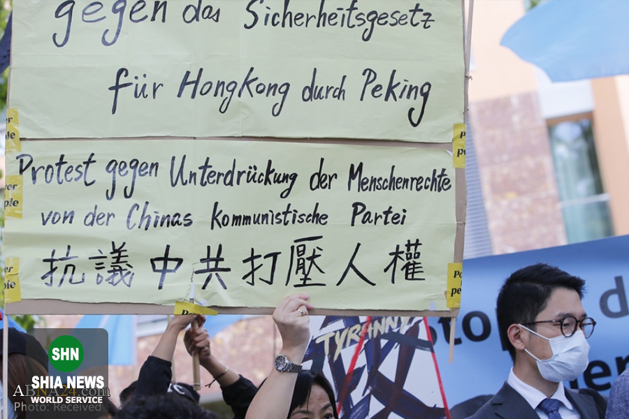تظاهرات اویغورها در برلین علیه سفر وزیر خارجه چین