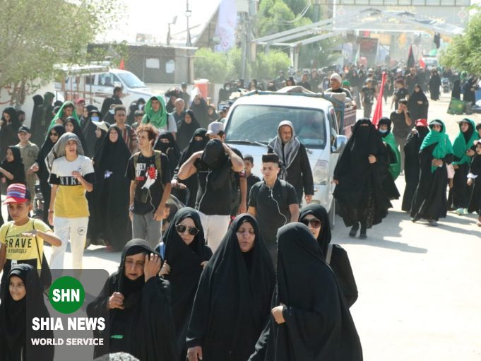 راهپیمایی زائران اربعین از نجف اشرف به سمت کربلای معلی