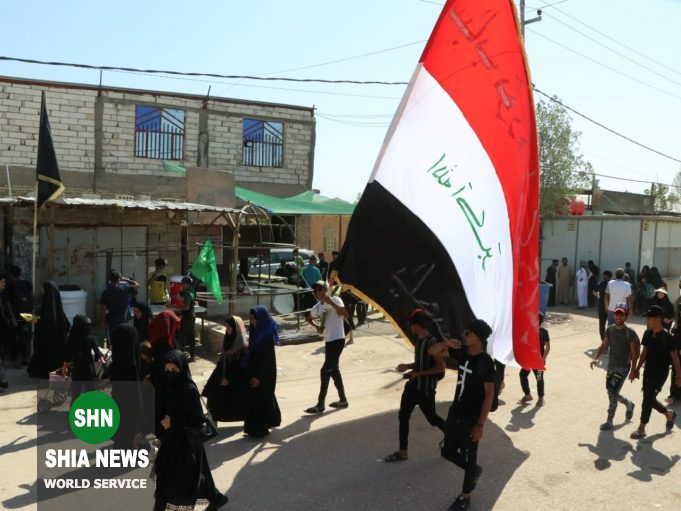 راهپیمایی زائران اربعین از نجف اشرف به سمت کربلای معلی