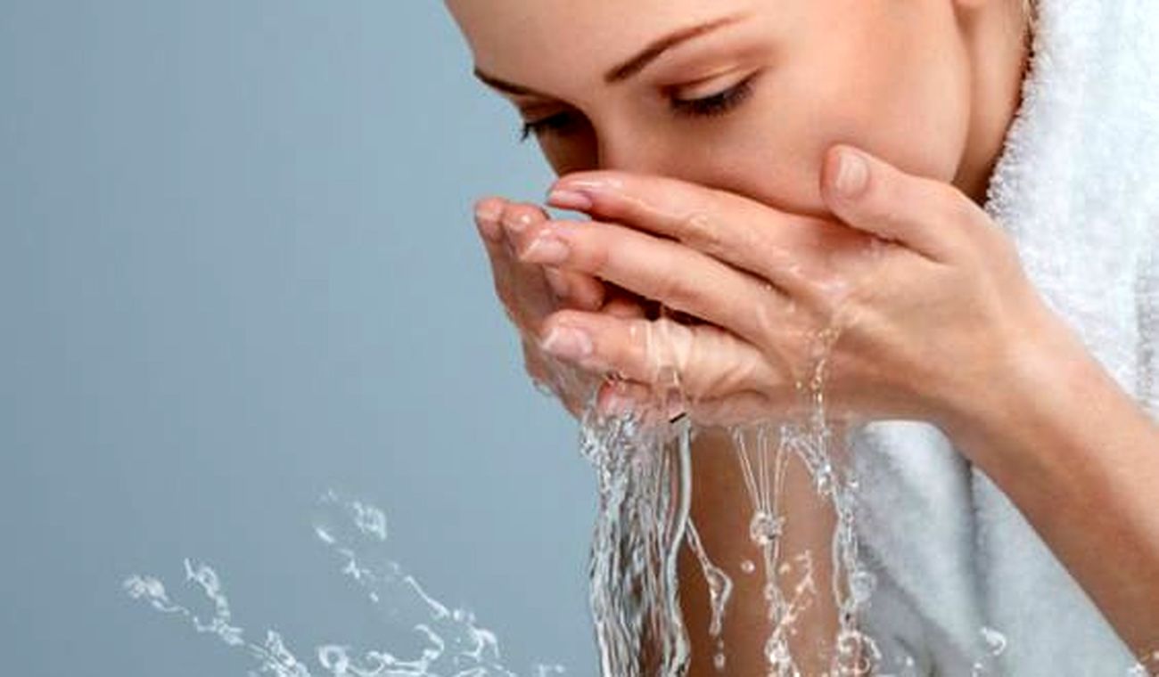 چرا نباید صورت خود را با آب داغ بشوییم