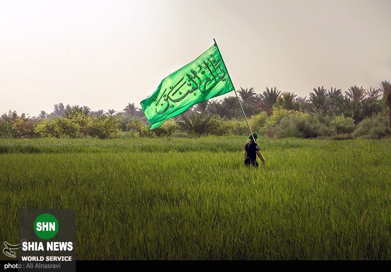 خادم کوچک زائران اربعین حسینی در عراق