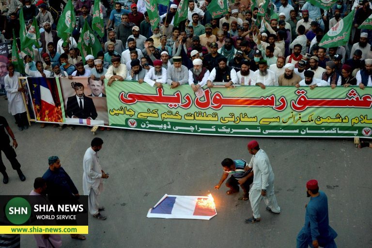 تظاهرات دهها هزار نفر علیه فرانسه و امانوئل مکرون در پاکستان