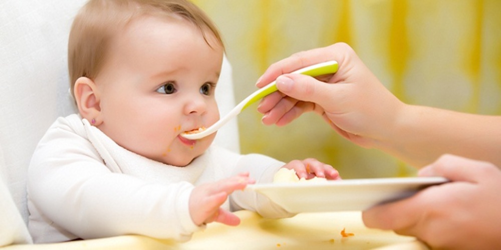 دانستنی هایی مهم درباره شروع غذای کمکی کودک