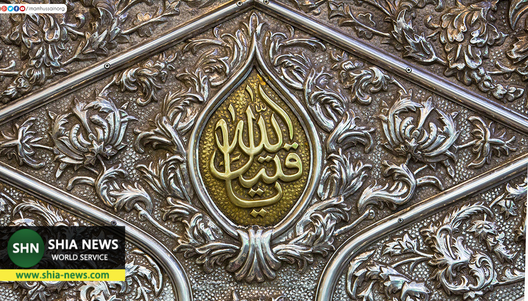 دربهای حرم مطهر حضرت سیدالشهدا مطلا کاری شده با نقوش اسلامی