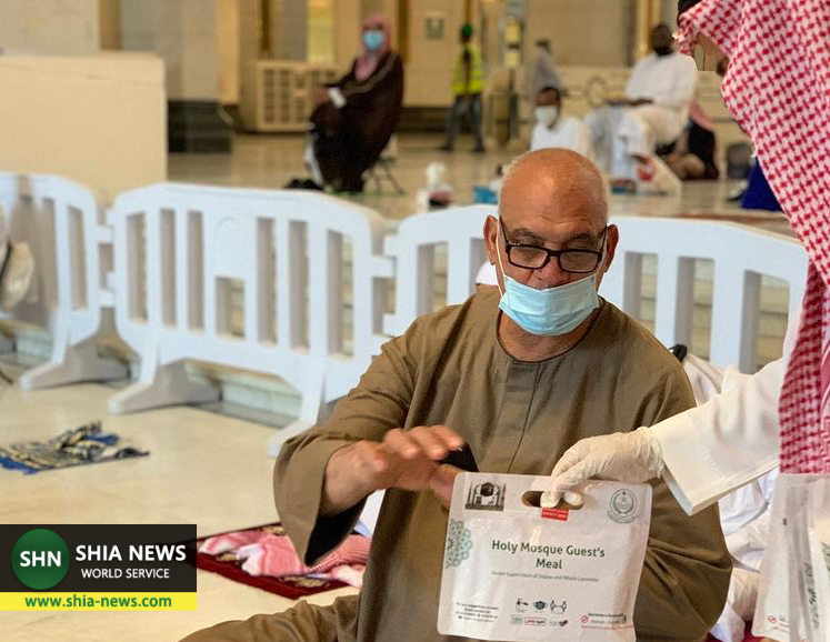 ضیافت افطار در حرمین شریفین+عکس و فیلم