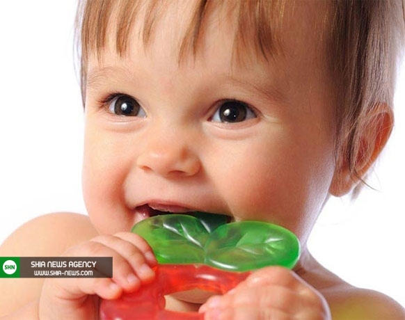 مراحل دندان در آوردن کودک و راهکارهای تسکین درد