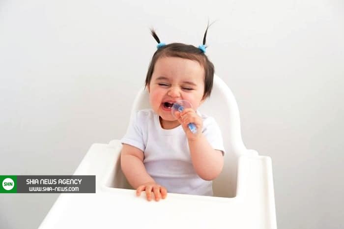 چرا بعضی از نوزادان زود دندان در می آورند؟