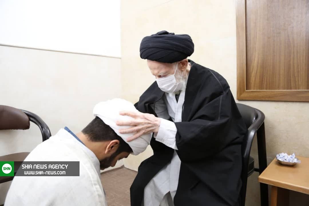 تصاویر/ عمامه گذاری جمعی از طلاب توسط آیتالله شبیری زنجانی تصاویر/ عمامه گذاری جمعی از طلاب توسط آیتالله شبیری زنجانی