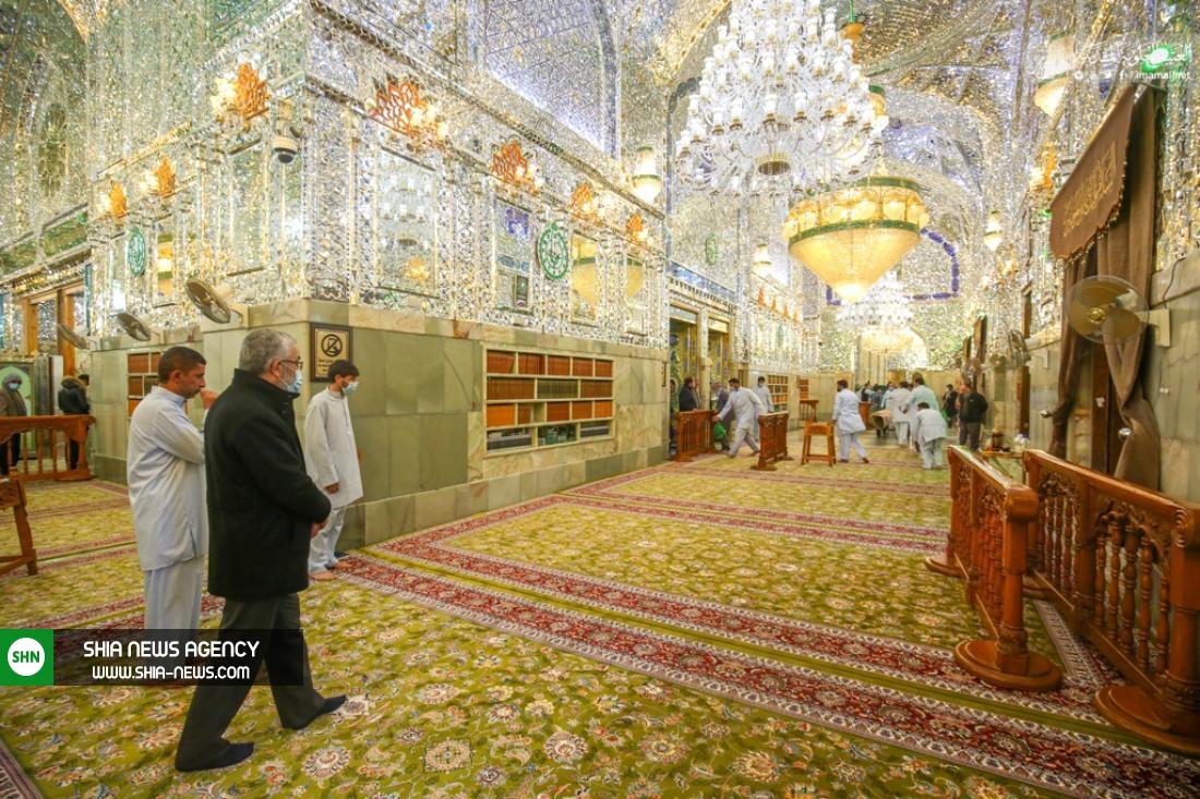 تصاویر/ مفروش شدن حرم امام علی(ع) با فرش های جدید