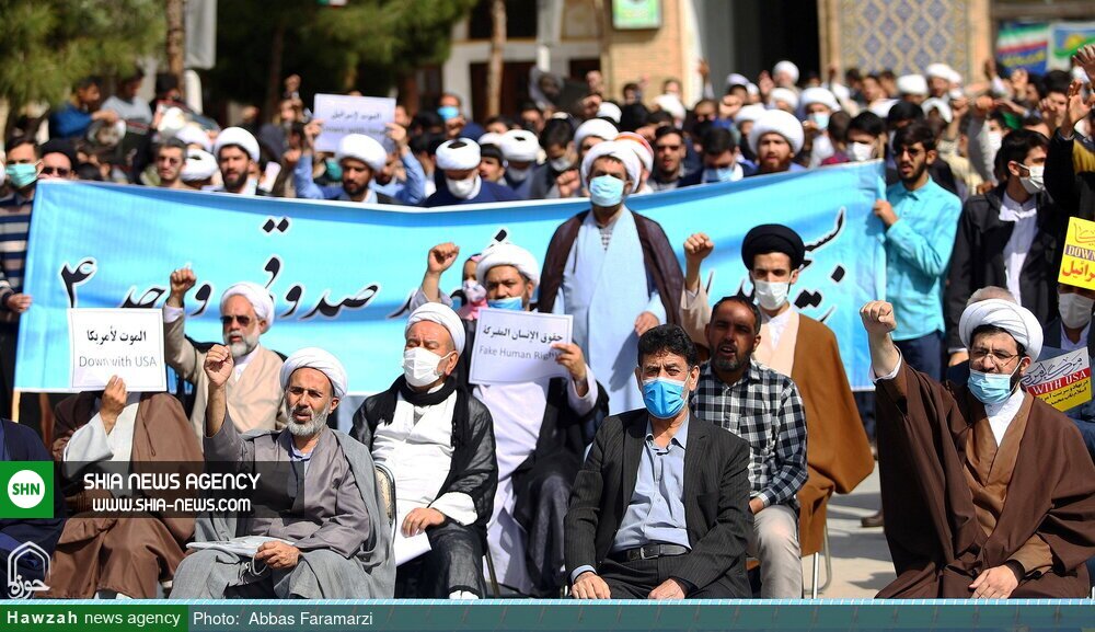 تصاویر/ تجمع اعتراضی در مدرسه علمیه فیضیه علیه جنایات رژیم آل سعود