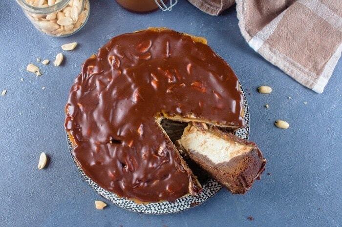 طرز تهیه چیز کیک اسنیکرز طرز تهیه چیز کیک اسنیکرز