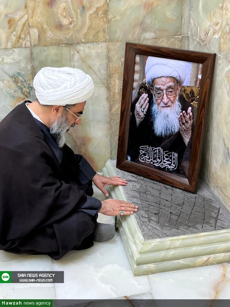 تصویر/ آیت الله فاضل لنکرانی بر سر مزار آیت الله صافی گلپایگانی(ره) تصویر/ آیت الله فاضل لنکرانی بر سر مزار آیت الله صافی گلپایگانی(ره)