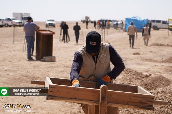 تصاویر/ بیرون کشیدن قربانیان داعش از گور دسته جمعی در نینوا