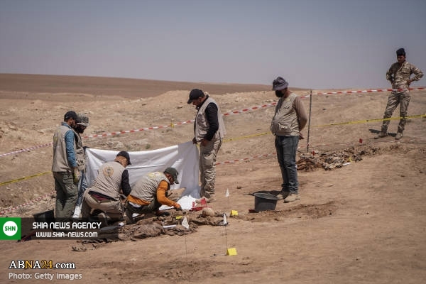 تصاویر/ بیرون کشیدن قربانیان داعش از گور دسته جمعی در نینوا