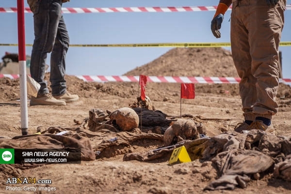 تصاویر/ بیرون کشیدن قربانیان داعش از گور دسته جمعی در نینوا