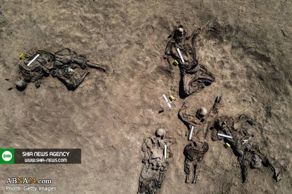 تصاویر/ بیرون کشیدن قربانیان داعش از گور دسته جمعی در نینوا