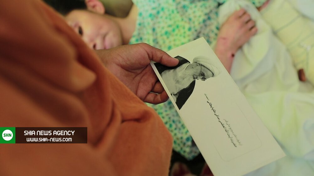 تصاویر/ کمک‌های دفتر آیت الله صافی گلپایگانی به خانواده های شهداء و مجروحین حادثه تروریستی مکتب سیدالشهداء