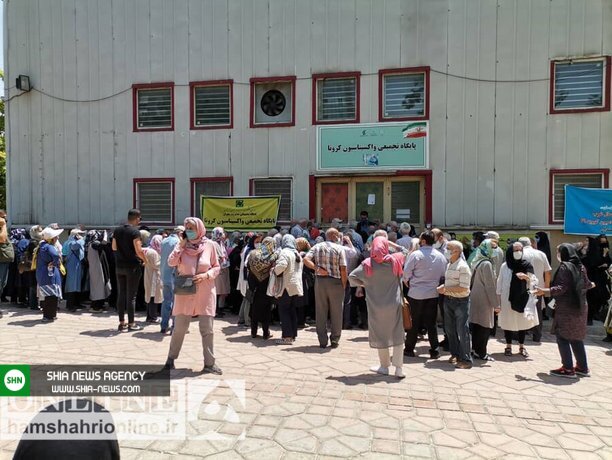 تصاویر تکاندهنده از صف سالمندان برای واکسن تصاویر تکاندهنده از صف سالمندان برای واکسن