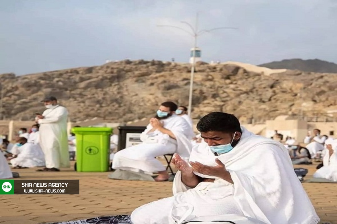 وقوف زائران در صحرای عرفات + تصاویر