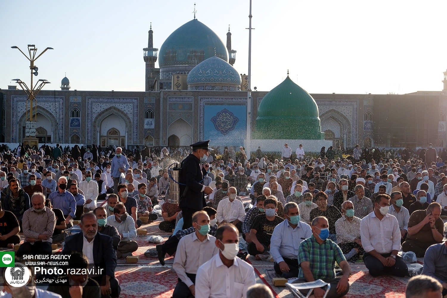 تصاویر/ اقامه نماز عید قربان در حرم مطهر امام رضا (ع)