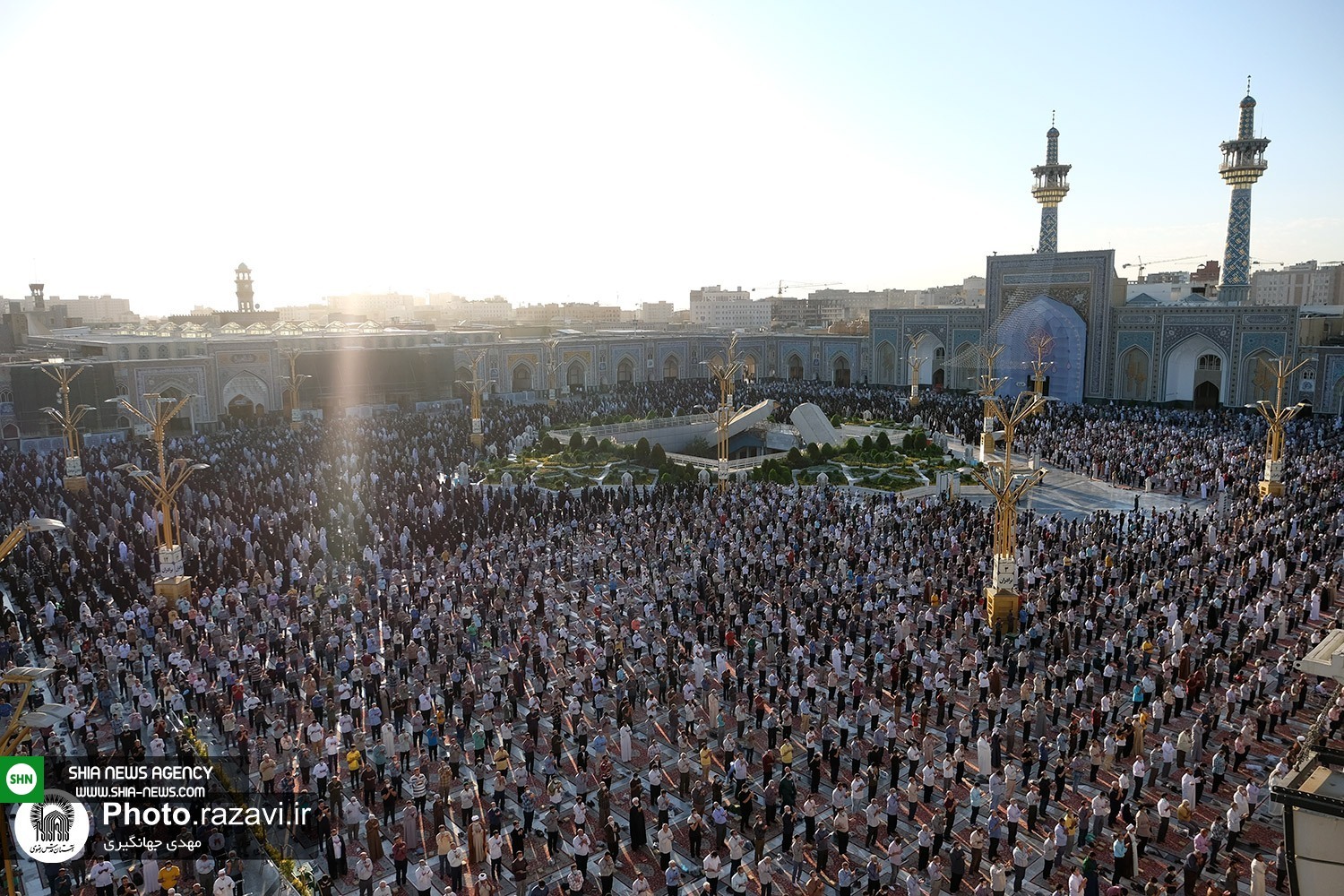تصاویر/ اقامه نماز عید قربان در حرم مطهر امام رضا (ع)