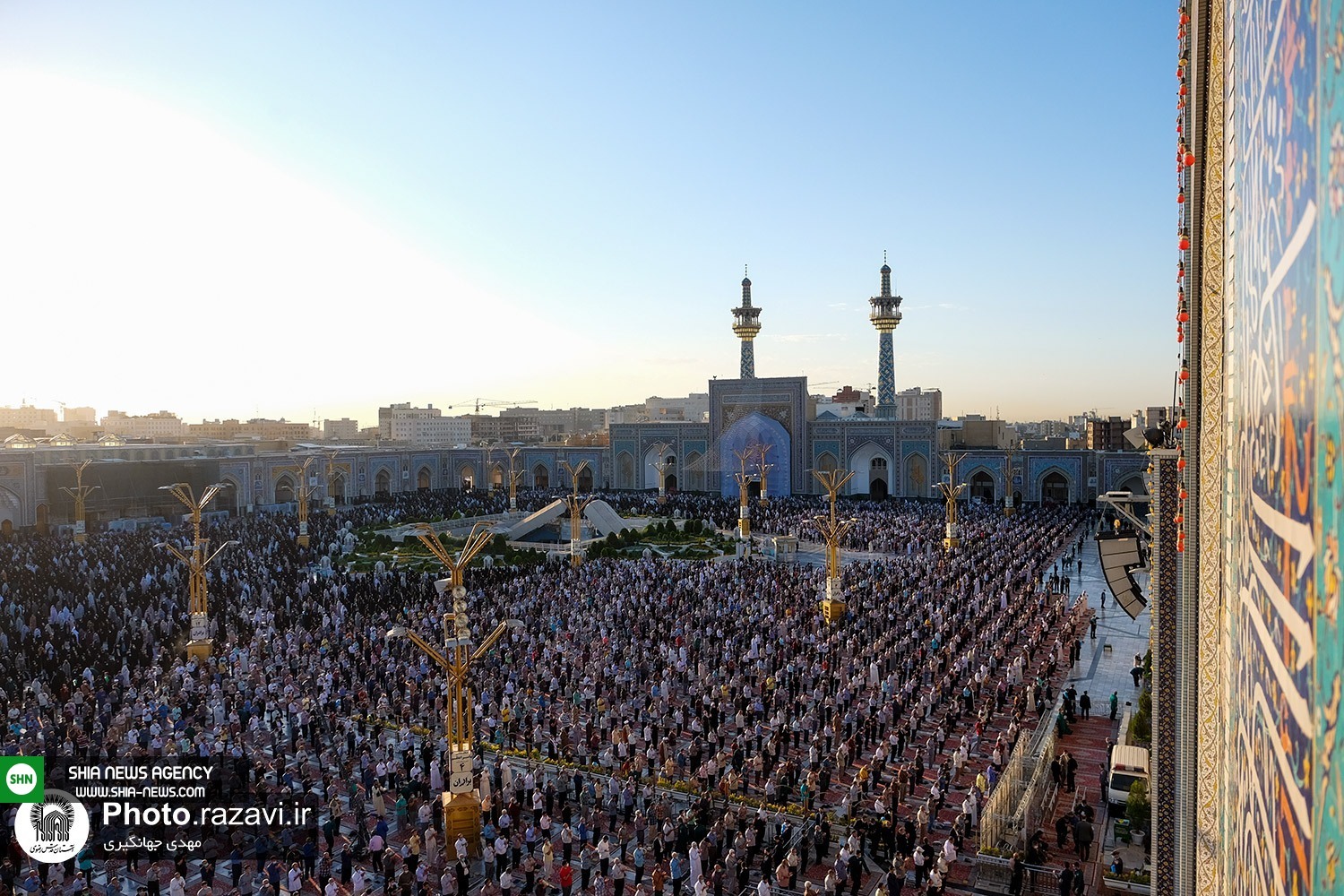 تصاویر/ اقامه نماز عید قربان در حرم مطهر امام رضا (ع)
